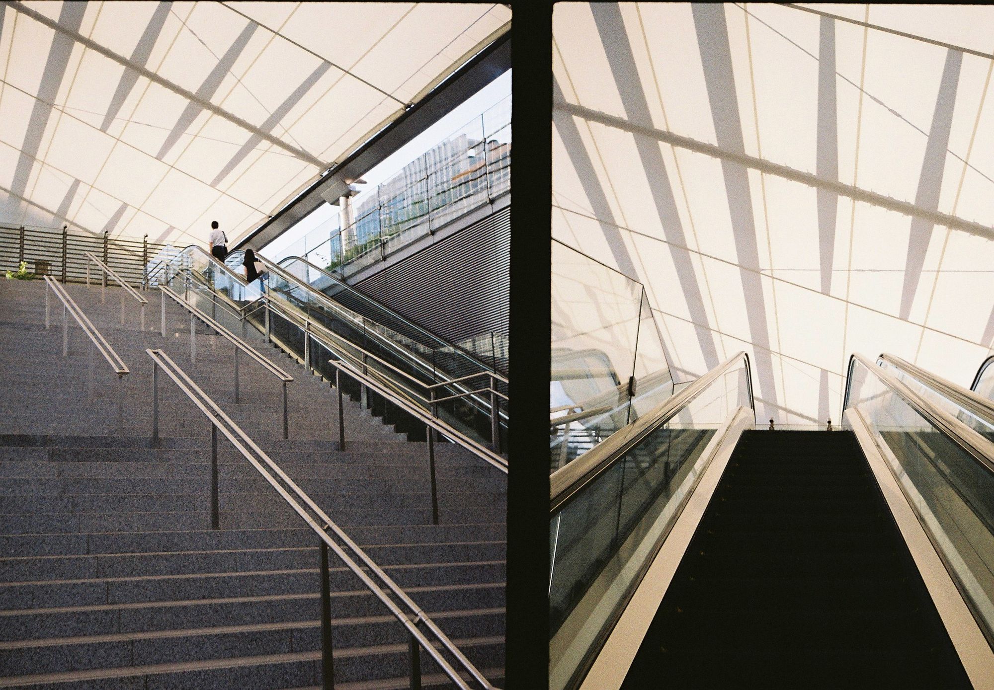 Tokyo station [Olympus pen ee3, Kodak Gold]