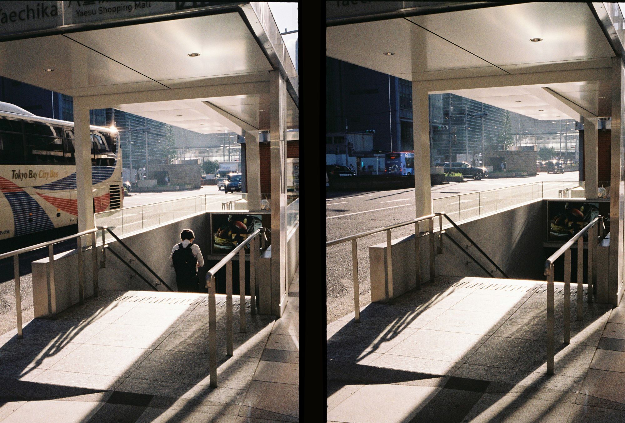 Tokyo metro entrance [Olympus pen ee3 sample photo, Kodak Gold]