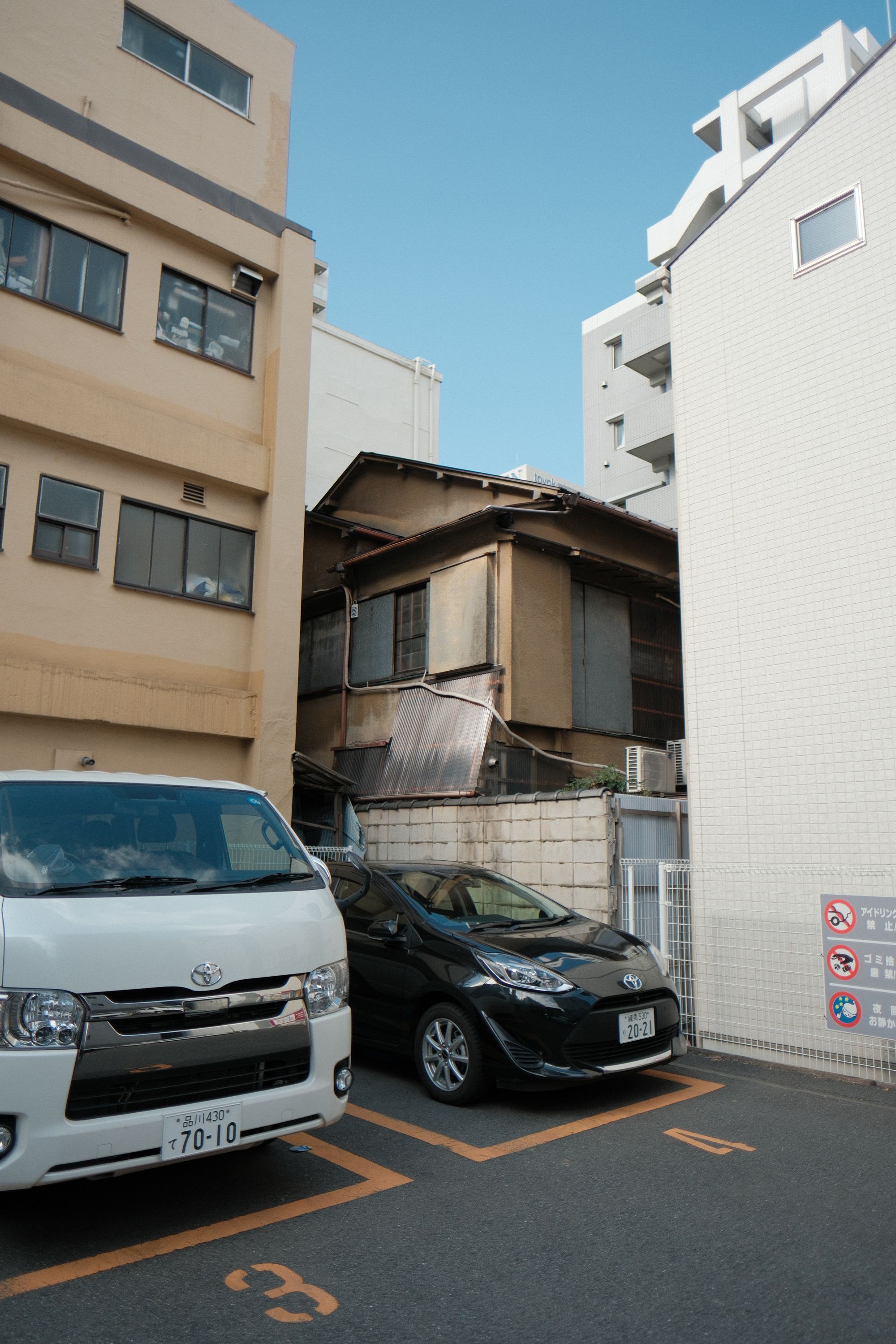 Old and squeezed Tokyo houses