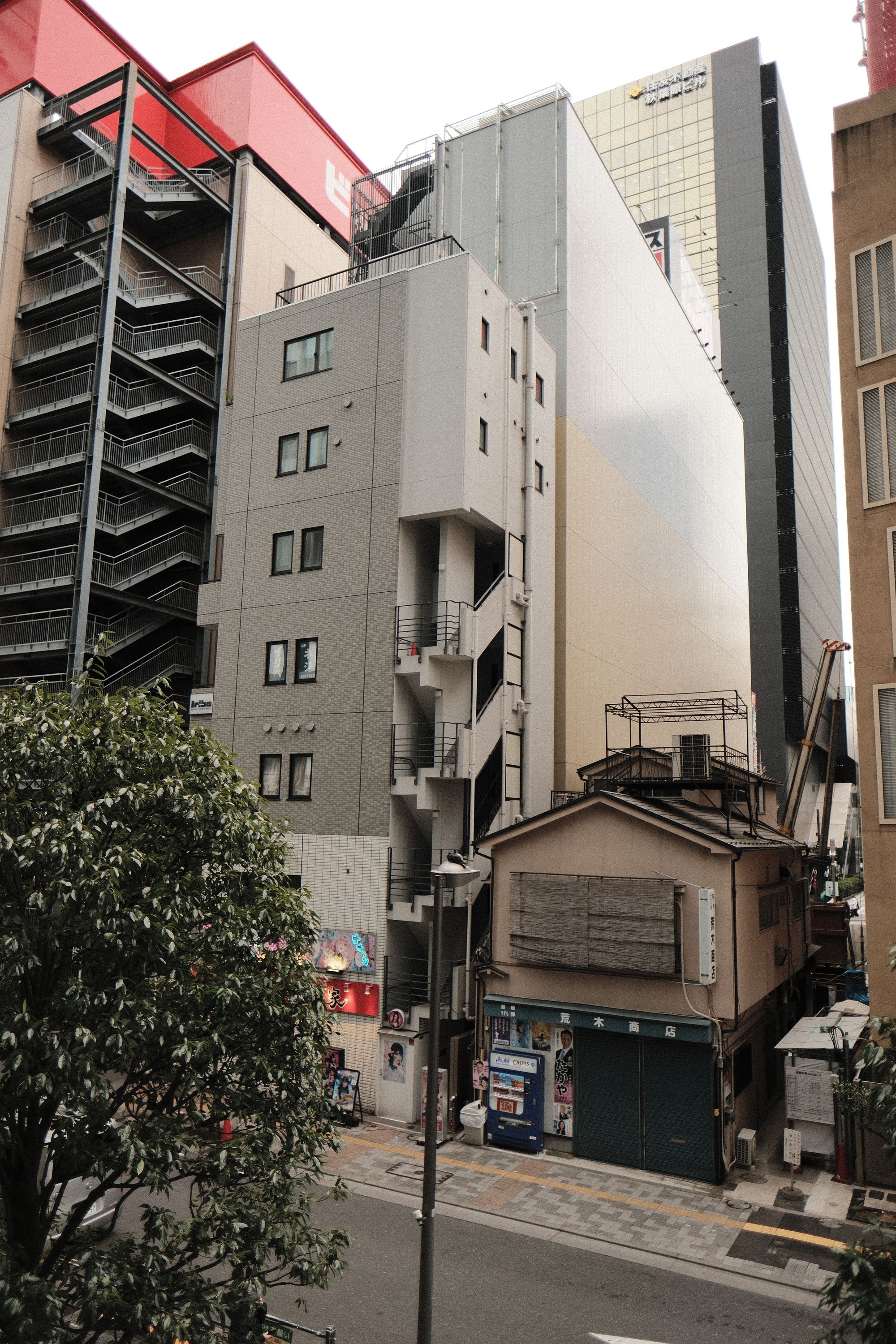 Old and squeezed Tokyo houses
